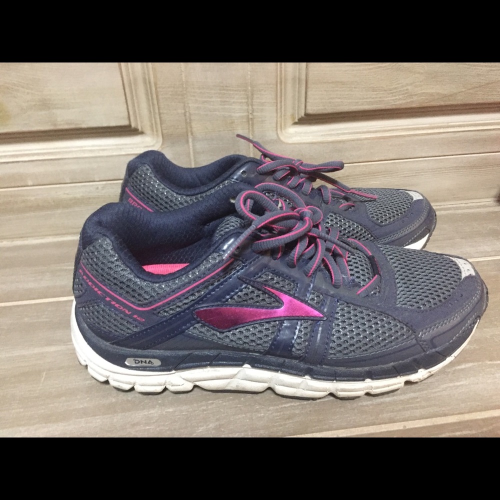 Brooks Addiction running shoes - size 7.5